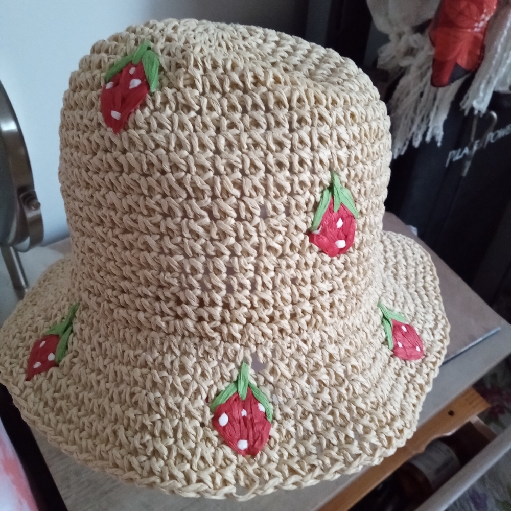 Floppy Straw Bucket Sun Hat Strawberry Motifs NEW